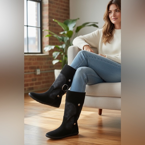 Coach Meyer Signature Logo Black Suede Buckle Detail Flat Winter Snow Boots 7.5 - Picture 16 of 16